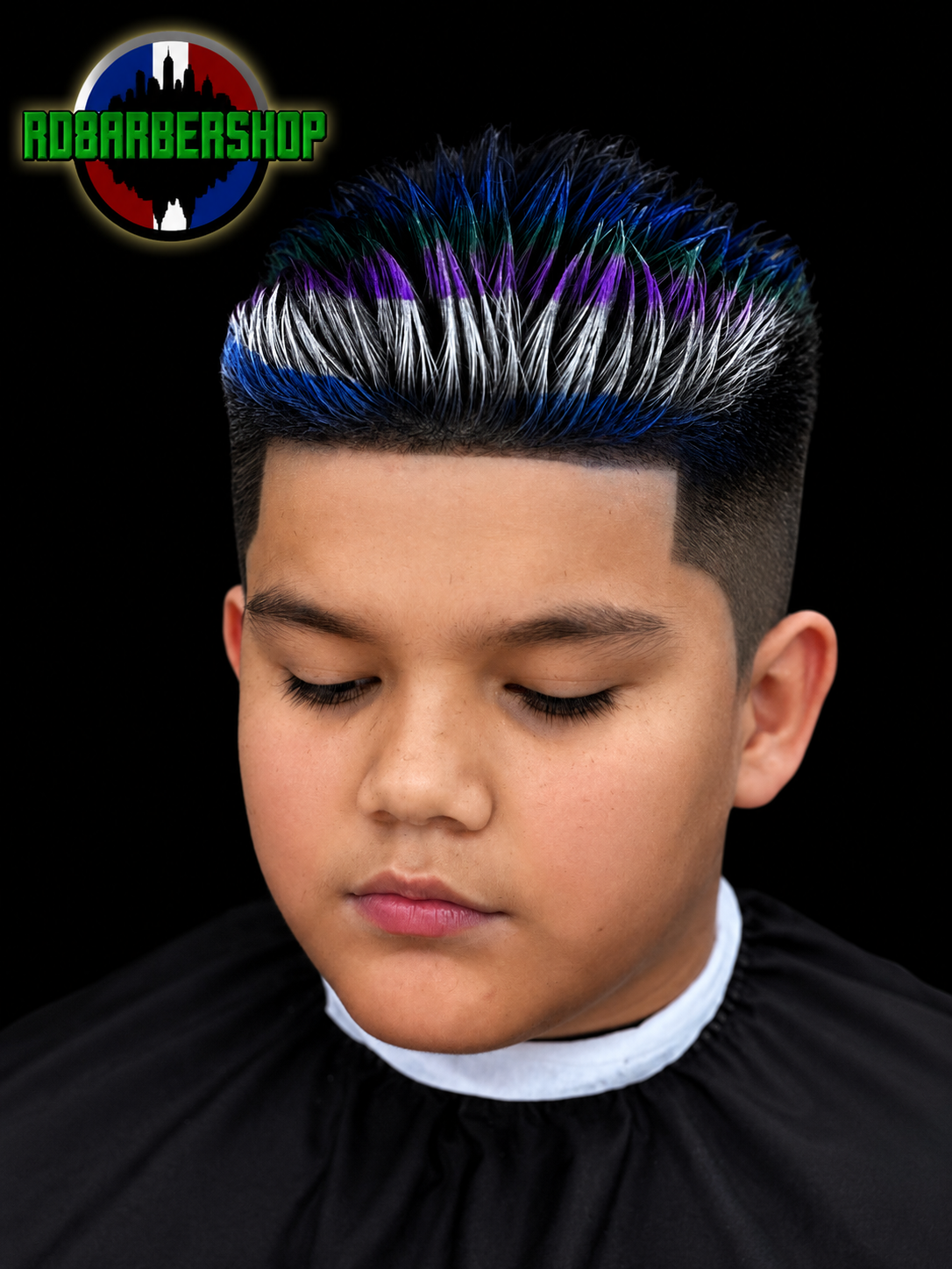 Corte infantil de puntas con colores azul y morado.